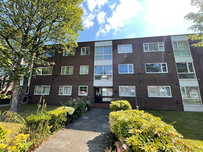 2 Bedroom Apartment To Rent In Eccles Old Road, Salford, Greater Manchester, M6