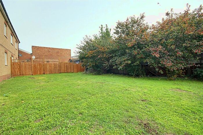 2 Bedroom Flat To Rent In Rossmore Close, Enfield, EN3