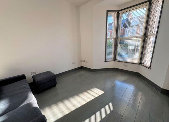1 Bedroom Flat To Rent In Fortis Green, East Finchley, N2