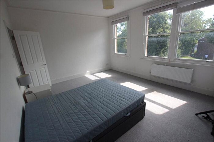 Terraced House To Rent In Catford Hill, London, SE6