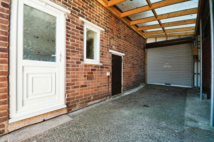 3 Bedroom Semi-Detached House For Sale In Vicarage Road, Grenoside, S35