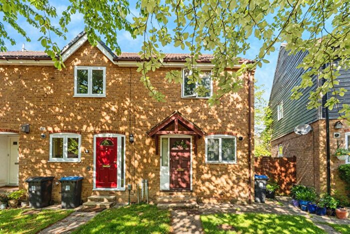 2 Bedroom End Of Terrace House For Sale In Dunfee Way, West Byfleet, Surrey, KT14