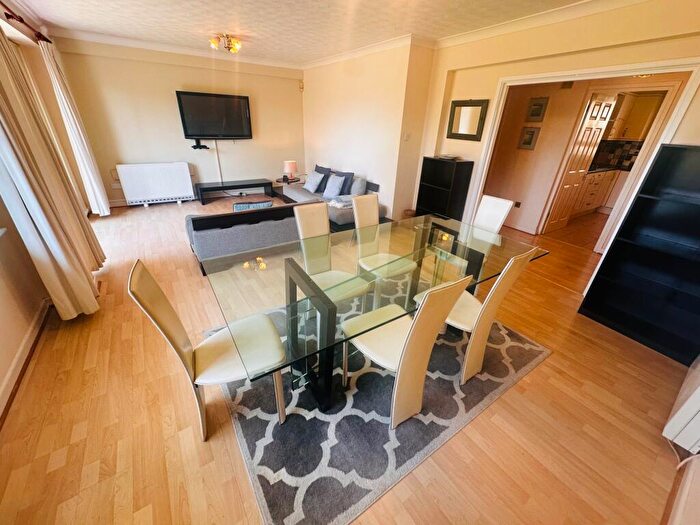 2 Bedroom Flat To Rent In Branksome Wood Road, Bournemouth, BH2