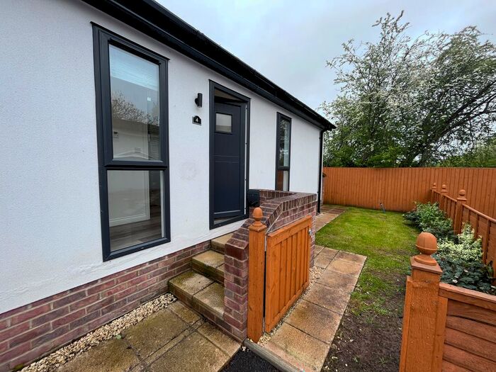 2 Bedroom Mobile/park Home To Rent In Station Road, Norton Fitzwarren, Taunton, TA2