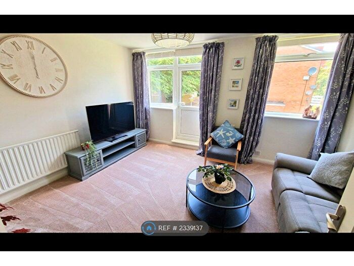 2 Bedroom Flat To Rent In Lyndwood Court, Leicester, LE2