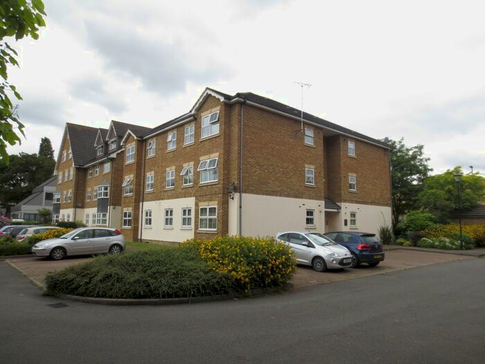 2 Bedroom Flat To Rent In Turner Close, Kennington, SW9