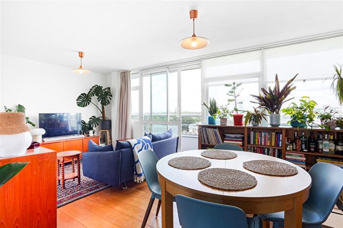 2 Bedroom Flat To Rent In Haddo House, Highgate Road, London, NW5