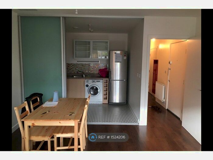 2 Bedroom Flat To Rent In Recovery Street, Tooting Broadway, London, SW17