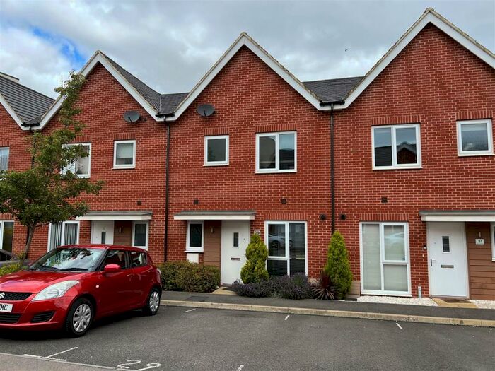 3 Bedroom Terraced House To Rent In Bowling Green Close, Bletchley, Milton Keynes, MK2