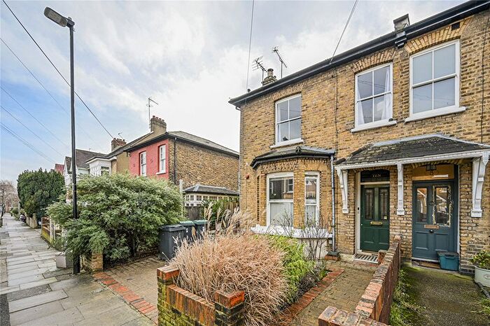 2 Bedroom Flat For Sale In Thorold Road, London, N22