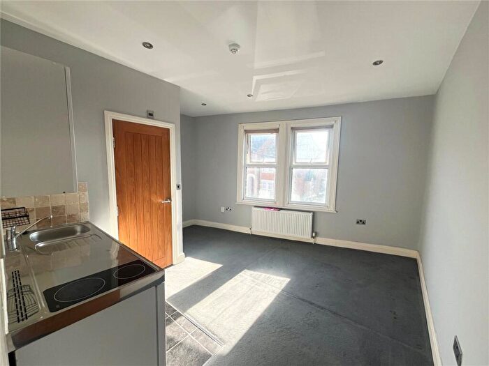 1 Bedroom Apartment To Rent In Pell Street, Reading, Berkshire, RG1