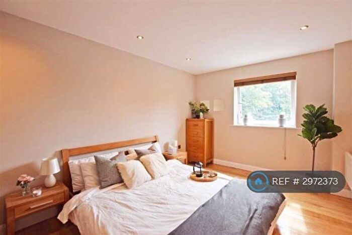 2 Bedroom Flat To Rent In Wilmslow Road, Manchester, M20