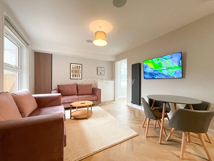 4 Bedroom End Of Terrace House To Rent In Lincoln Road, Reading, RG2