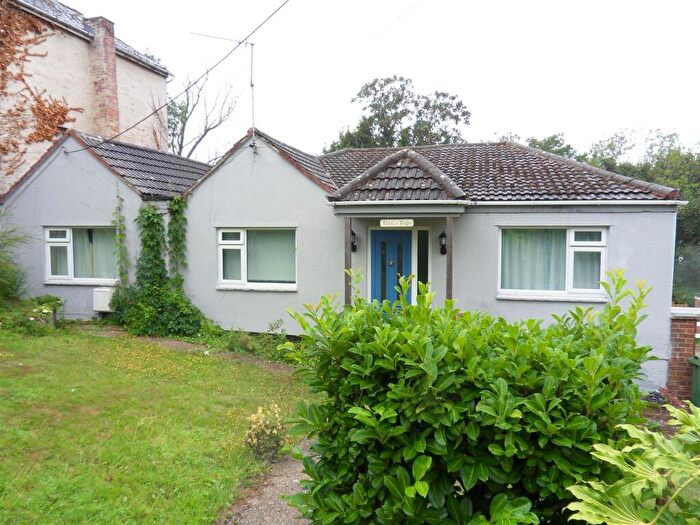 4 Bedroom Semi-Detached Bungalow For Sale In Worsley Lane, Cowes, PO31