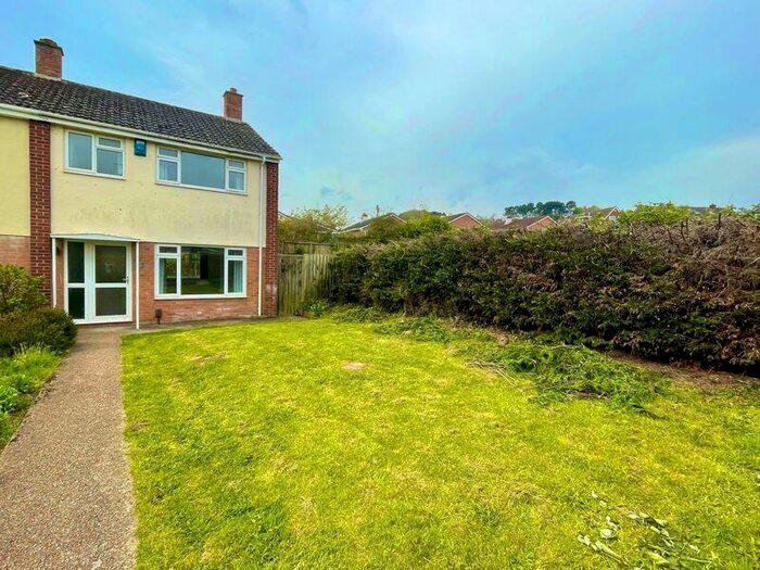 3 Bedroom End Of Terrace House To Rent In Bedroom House In St Thomas, EX4