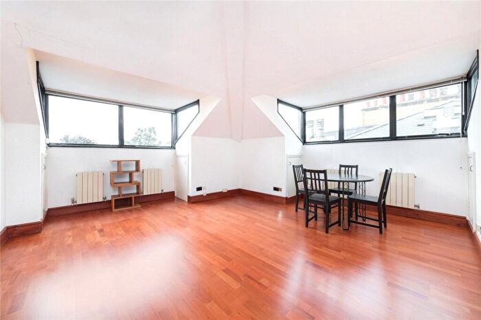 1 Bedroom Flat To Rent In Belsize Square, Belsize Park, NW3