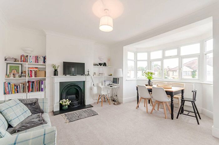 3 Bedroom Maisonette For Sale In Westbury Road, New Malden, KT3