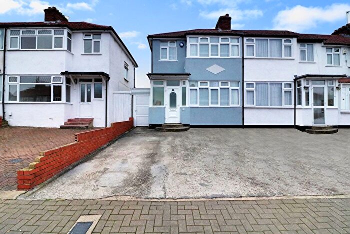 4 Bedroom Terraced House To Rent In Gainsborough Gardens, Edgware, HA8