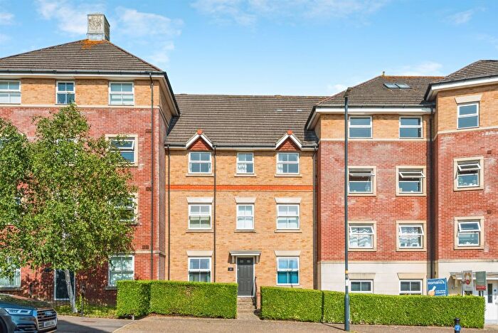 2 Bedroom Flat For Sale In Marbeck Close, Swindon, SN25