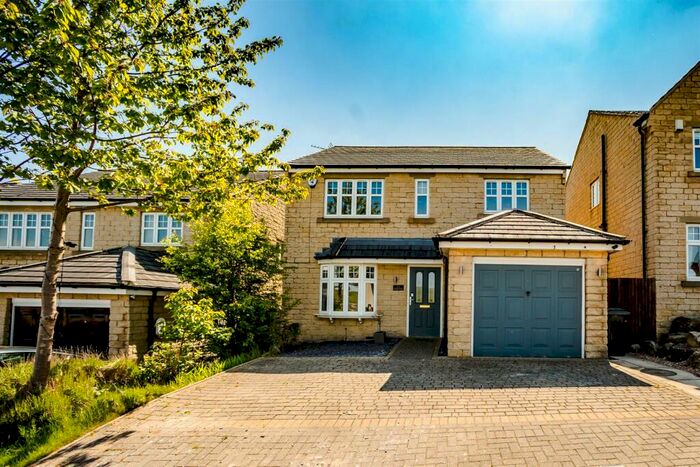 4 Bedroom Detached House To Rent In Fern Rise, Elland, HX5