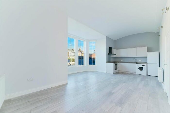 3 Bedroom Flat To Rent In Kingston Road, London, SW19