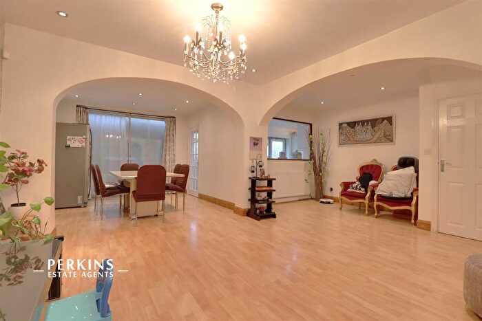 4 Bedroom Detached House To Rent In Bennetts Avenue, Greenford, UB6