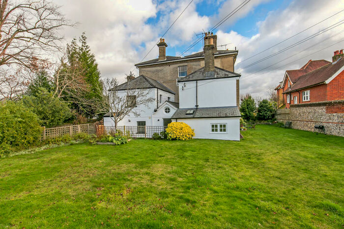 2 Bedroom Cottage To Rent In Clifton Road, Winchester, SO22