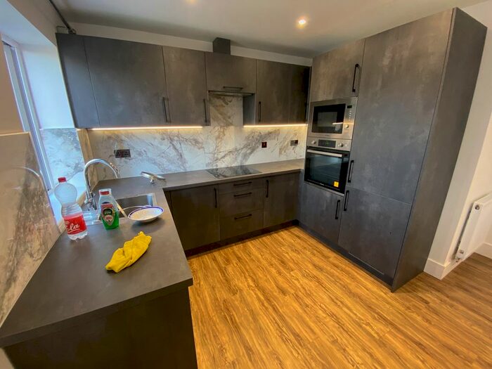 2 Bedroom Flat To Rent In Castle Street, Luton, LU1