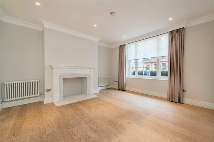 2 Bedroom Flat To Rent In Upper Berkeley Street, London, W1H