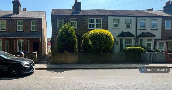 2 Bedroom End Of Terrace House To Rent In Boundary Road, Woking, GU21