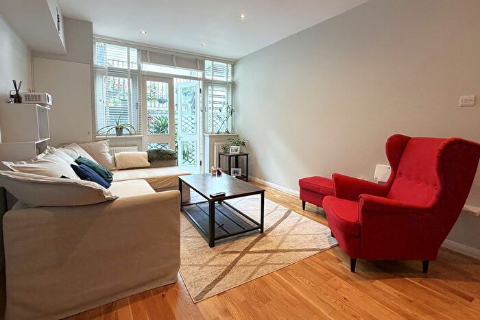 2 Bedroom Flat To Rent In Mill Place, Limehouse, E14