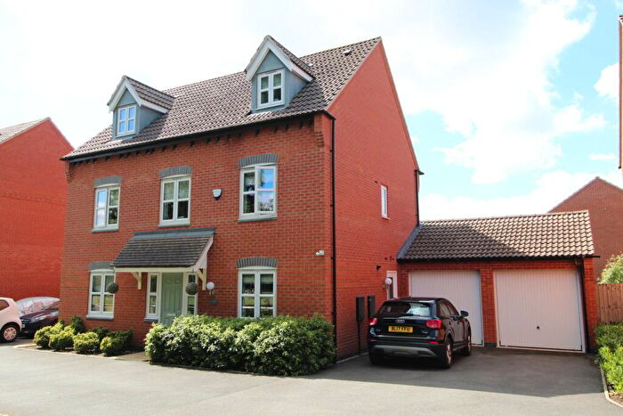 5 Bedroom Detached House For Sale In Leaders Way, Lutterworth, LE17