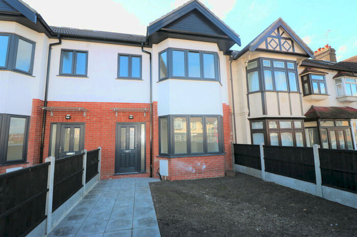 4 Bedroom Terraced House To Rent In Eastern Avenue, Ilford, Essex, IG4