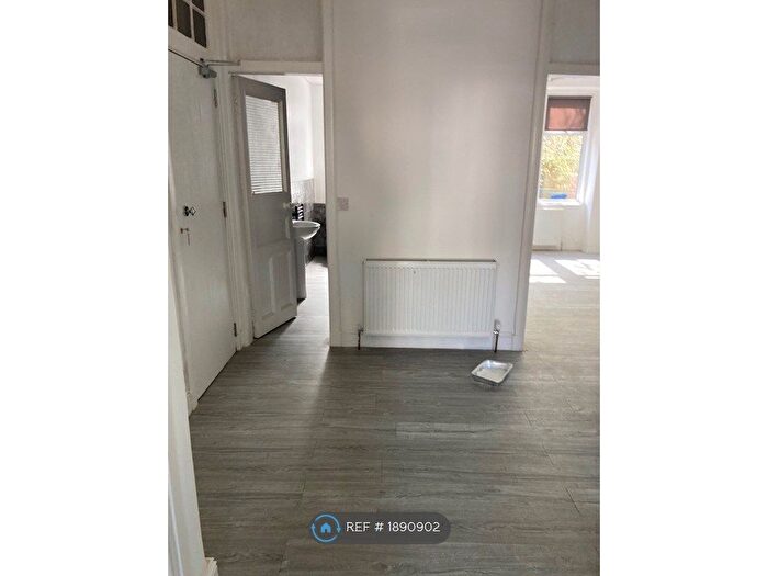 2 Bedroom Flat To Rent In Dumbarton Road, Glasgow, G14