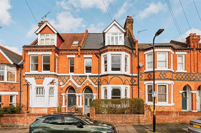 3 Bedroom Flat For Sale In Faraday Road, Acton, London, W3