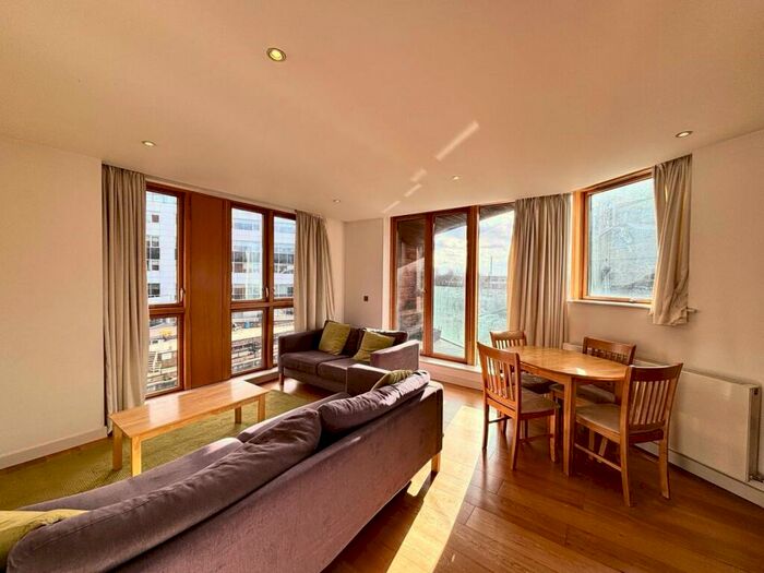 2 Bedroom Flat To Rent In Watermans Place, Wharf Approach, Leeds, Uk, LS1