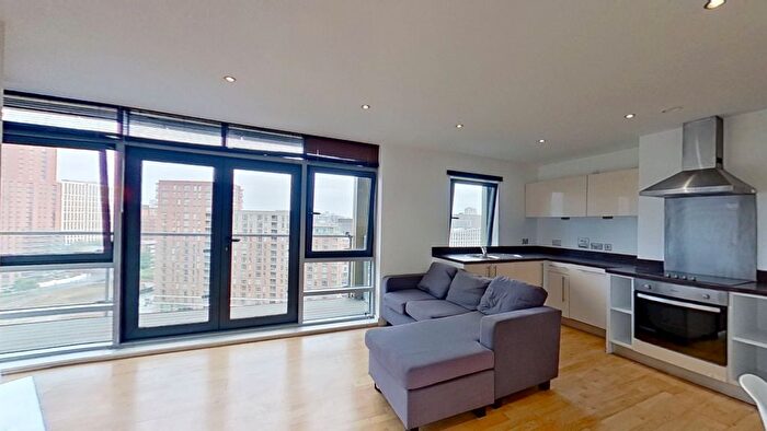 2 Bedroom Flat To Rent In Gotts Road, Leeds, LS12