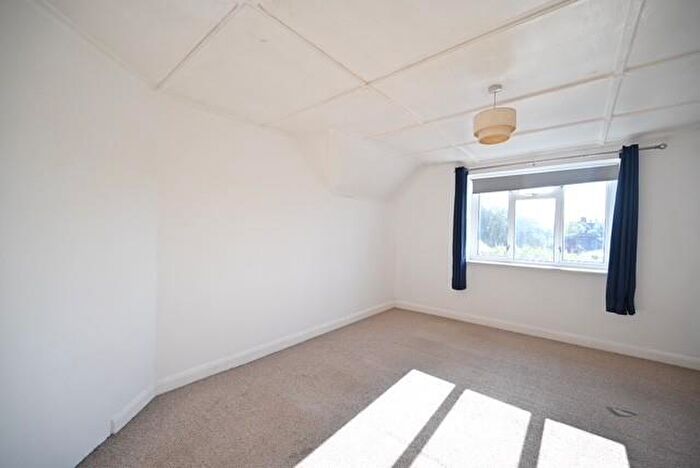2 Bedroom Maisonette To Rent In South Parade, School Hill, Merstham, RH1