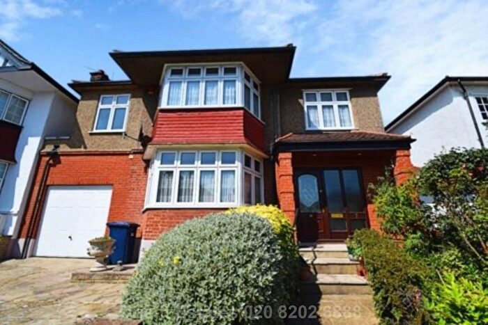 5 Bedroom Detached House For Sale In Crespigny Road, London, NW4