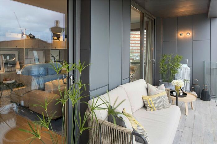 1 Bedroom Flat To Rent In Drapers Yard, Wandsworth, London, SW18