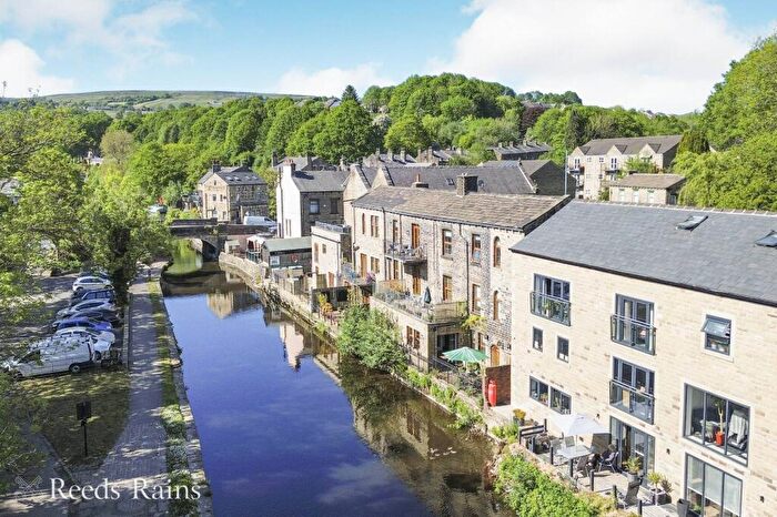 2 Bedroom Apartment For Sale In Burnley Road, Luddendenfoot, Halifax, HX2