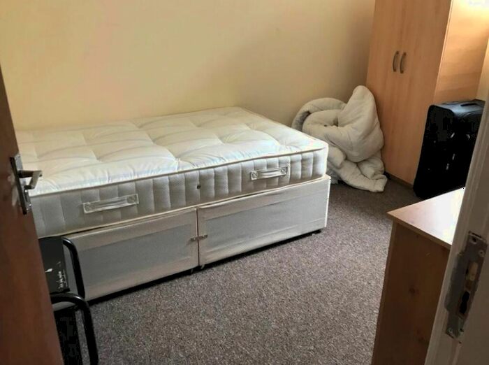 3 Bedroom Terraced House To Rent In Kings Avenue, Burley, Leeds, LS6