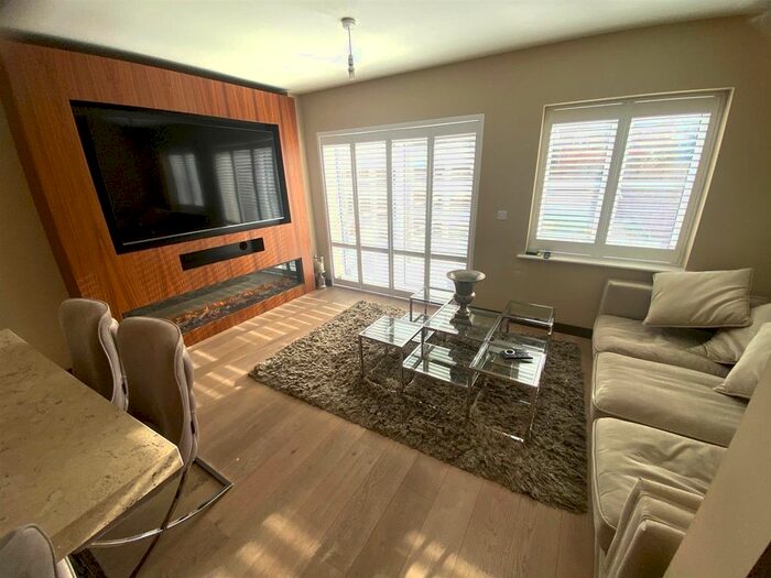 4 Bedroom Terraced House To Rent In Elm Gardens, Mountnessing, Brentwood, CM15