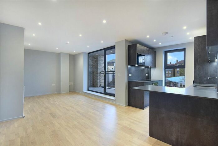 2 Bedroom Flat To Rent In Cedar House, Mowlem Street, London, E2