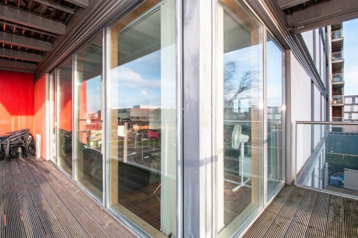 3 Bedroom Flat To Rent In Merrivale Mews, Milton Keynes, MK9