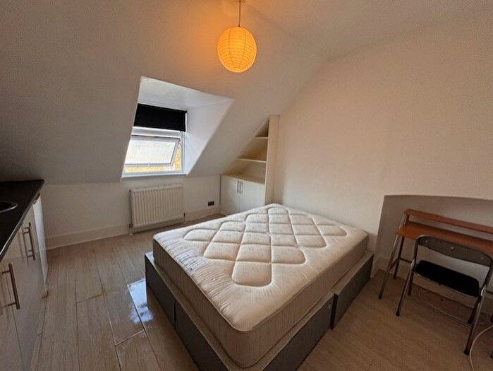 Studio To Rent In Kenton Road, Harrow, Greater London, HA1