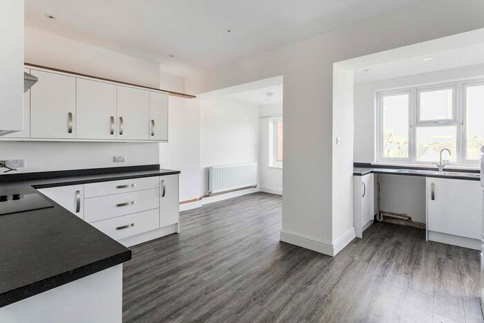 4 Bedroom Semi-Detached House To Rent In Mill Street, Mill Street, Redhill, Surrey, RH1