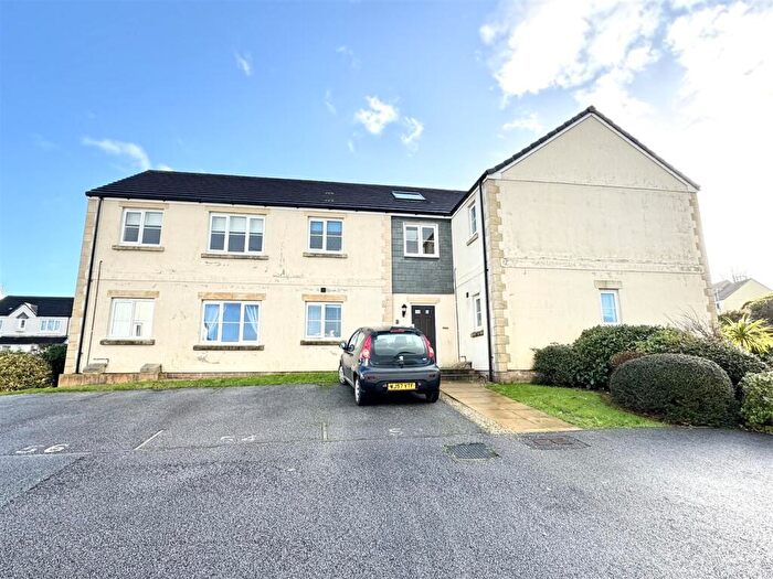 2 Bedroom Flat For Sale In Mountside Road, Par, PL24