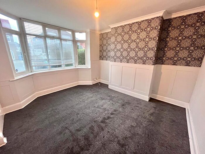 3 Bedroom Semi-Detached House To Rent In Hillsway Crescent, Mansfield, NG18