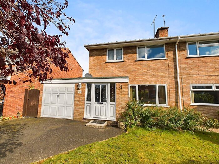3 Bedroom Semi-Detached House For Sale In Shrawley Road, Fernhill Heath, Worcester, Worcestershire, WR3